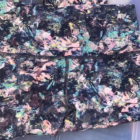 Lululemon Crop  athletica floral leggings - Picture 5 of 7